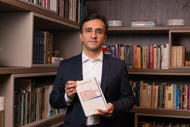 Leonardo Bandeira publica o livro Do direito constitucional de recorrer em liberdade